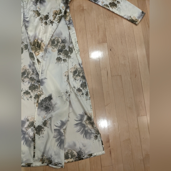 Vintage Satin Dress with Side Slits - Picture 11 of 12